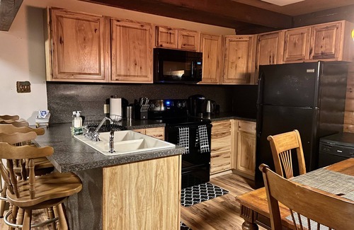 Long Pond Cabin | Cozy Poconos Cabin Getaway - 8 min from Kalahari!