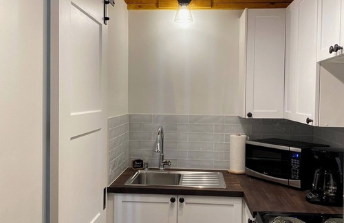 Mount Currie Cabin | Cozy private 1 Bedroom & Loft cabin in the forest. Rustic with Modern features.