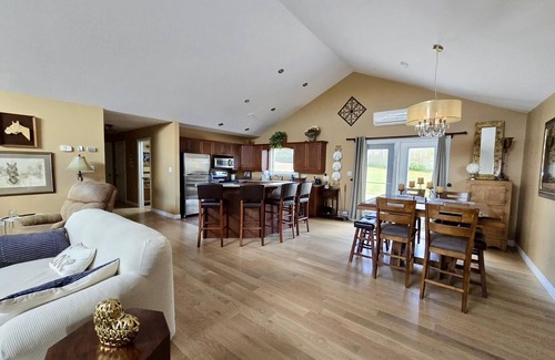 Miltonvale Park House | Cozy & Private Countryside home close to the City as well as beaches/attractions