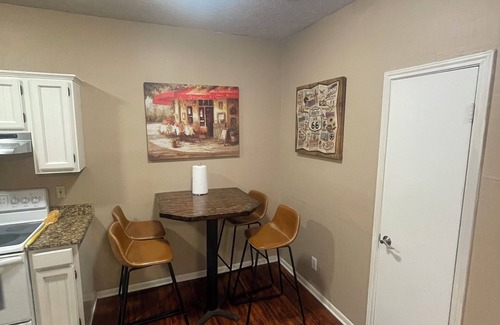Dunbar Condo | Cozy Private Condo in the Heart of Downtown San Marcos! Community Pool!