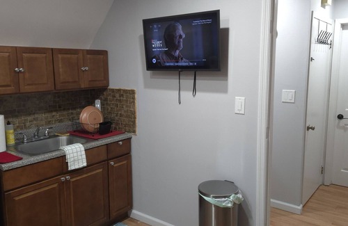 Alden Manor House | Cozy private Empire Upstairs Apartment.