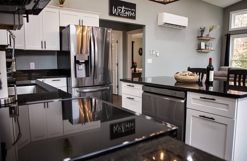 West Union Cabin | Cozy private getaway built for couples to reconnect !