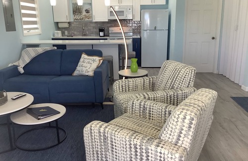 Royal Bahamian Estates Apartment | Cozy private green studio cottage on water free floating dock at your doorstep