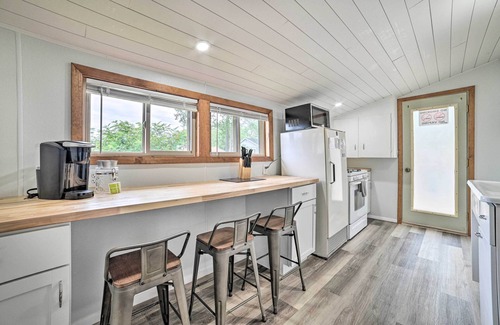 Prudenville Cabin | Cozy Prudenville Cabin: Walk to Houghton Lake