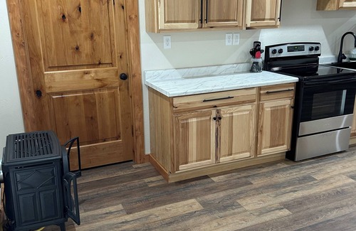 Eureka Cabin | Cozy, quaint cabin close to beautiful Koocanusa lake and fantastic golfing!