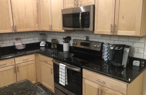 Greensboro House | Cozy, Quiet and Well Appointed Dual Master w/ 2.5 ba Townhome 4 miles to GSO!