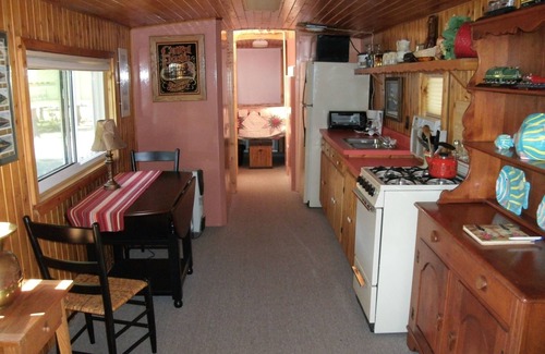Big Bay Cottage | Cozy, Quiet , getaway for Single or Couple