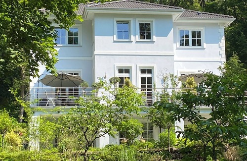 Wilhelmshorst Villa | Cozy, quiet guest room with bathroom in a dream villa on the edge of the forest