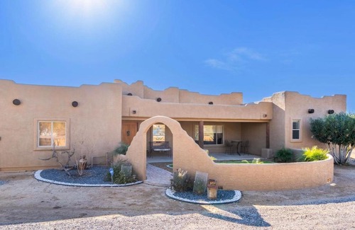 Desert Hills House | Cozy quiet home BBQ Pool Outdoor entertaining