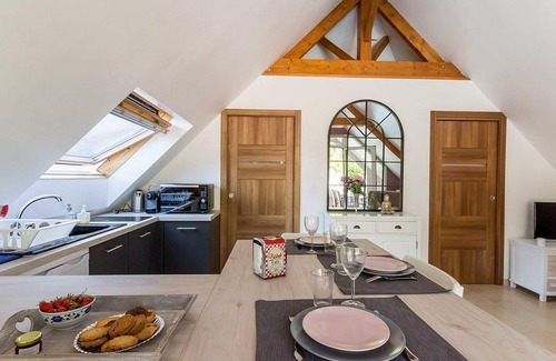 Saint-Etienne-de-Montluc Cottage | Cozy Retreat with Heated Pool near Nantes