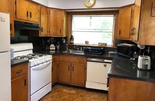 Shelter Island Heights House | Cozy Ranch five minutes from Mashomack Preserve, beaches and miniature golf.
