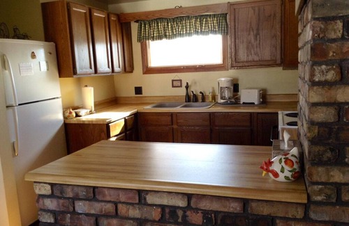 Leland Cabin | Cozy Redstone Cottage on WI River- pets welcome!