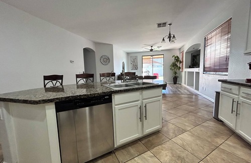 Avondale House | Cozy Relaxation Station Close to Entertainment
