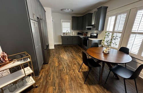 Murfreesboro House | Cozy reno'd Cottage, Driveway, downtown Murfreesboro, walk to MTSU