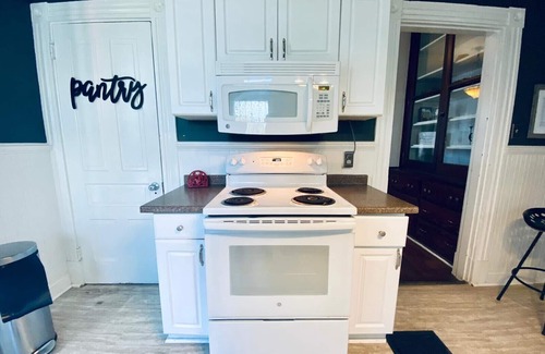 Walnut Hills House | Cozy, renovated century home. Minutes to downtown Cinncinatti* SLEEPS 17