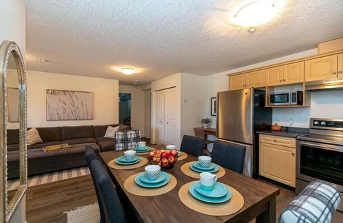 Langford House | Cozy Renovated Oasis W Private Terrace & Parking
