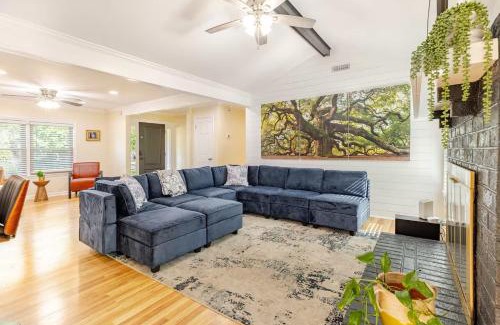 West Ashley House | Cozy Retreat Close to Downtown