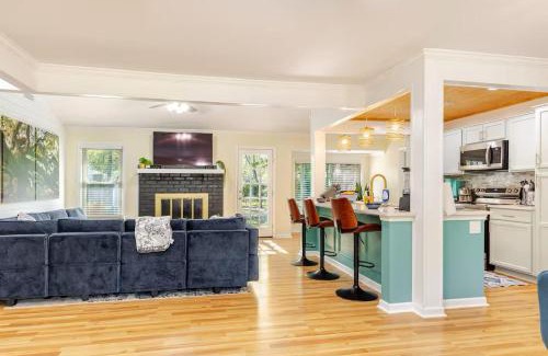 West Ashley House | Cozy Retreat Close to Downtown
