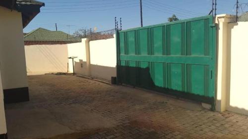 Lusaka House | Cozy Retreat in Lusaka -Self Catering Holiday Home
