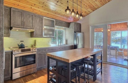 Orford Ski Chalet | Cozy retreat in Orford on beautiful Bowker lake