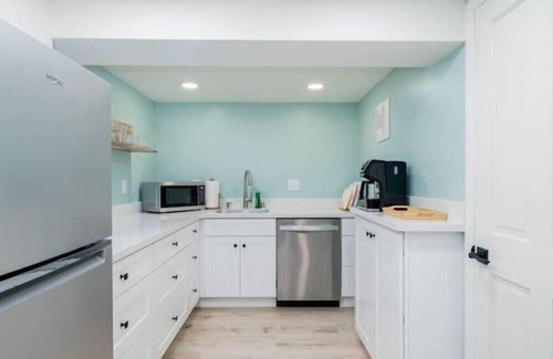 Bryant House | Cozy Retreat near Children's Hospital & UW Medical Center at Montlakenn