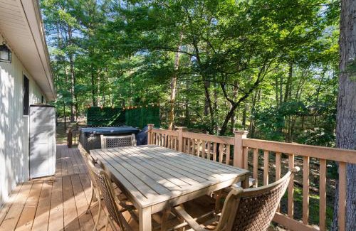 Mount Jackson Ski Chalet | Cozy Retreat w Hot Tub Firepit & Grill near Bryce
