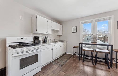 Midway Apartment | Cozy retro charm in Saint Paul with a monthly discount