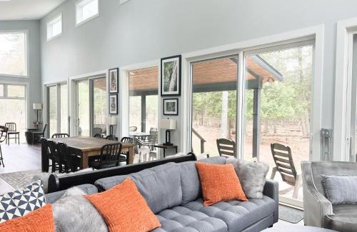 Mayfield House | Cozy River Cottage