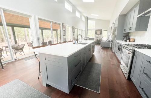 Mayfield House | Cozy River Cottage