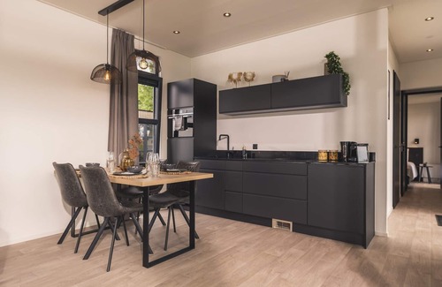 Maurik House | Cozy Riverside Escape