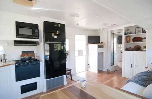 Greenville House | Cozy Romantic Secluded Private Country Chic Tiny House on 5 acre farm.
