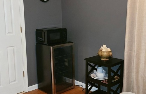 Loganville House | Cozy Room for Rent in Loganville, ideal for a travelling professional.