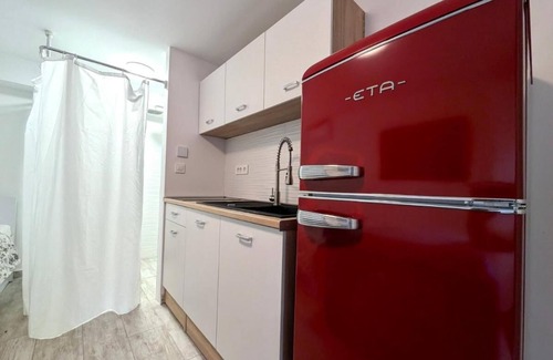 Sesvete Apartment | Cozy Room in an Old House with AC