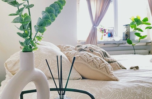Morgongava Bed & Breakfast | Cozy Room with free breakfast-3 minutes to train station