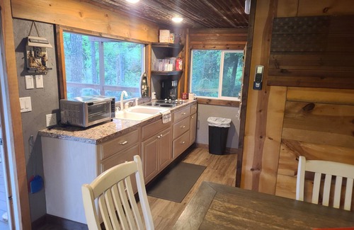 Rusk Cabin | Cozy rustic cabin on two fishing ponds in tranquil Rusk, TX