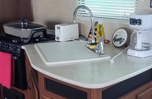 Lincolnton RV Rental | Cozy RV Cabin Sitting on a Privately owned Campground in wonderful Lincolnton NC