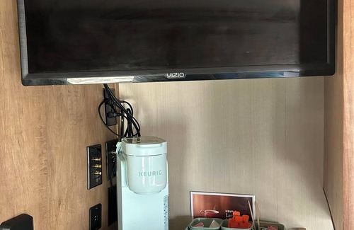 Madison House | Cozy RV with 1 bedroom and WiFi, AC in fantastic Madison