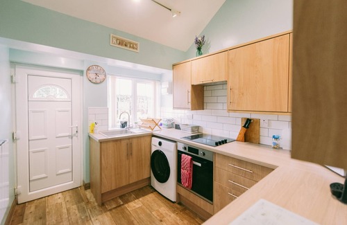 East Dereham Apartment | Cozy Scarning Apartment for Three