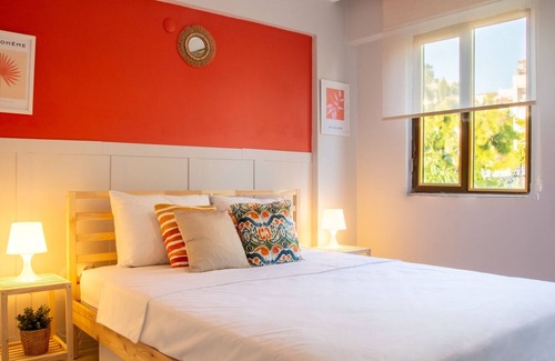 Kusadasi City Centre Apartment | Cozy Seaside Retreat w Sea View in Kusadasi