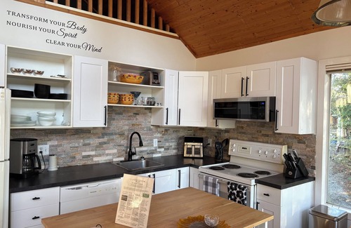 Sooke House | Cozy, secluded 3 bedroom with working space loft. Where the sea and forest meet