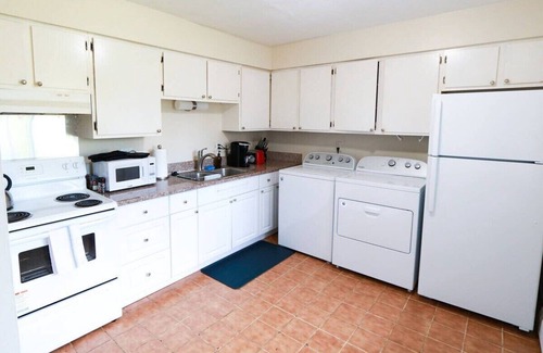 Ann Arbor House | Cozy Secluded *A2 North Side* 2BR