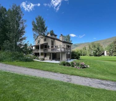 Eagle-Vail House | Cozy Secluded EagleVail 2 bed 2 bathroom On Golf Course