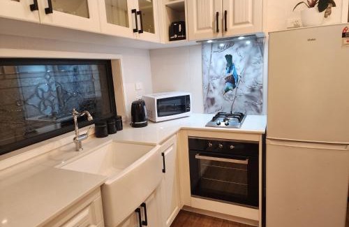 Palmerston North Apartment | Cozy self contained Tiny Home