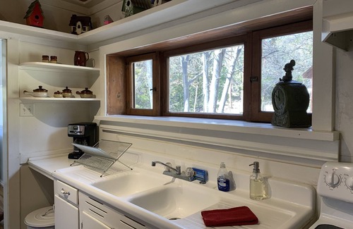 Camp Nelson Cabin | Cozy Sequoia Mountain Cabin Getaway