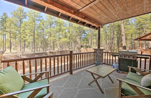 Torreon House | Cozy Show Low Cabin with Golfing and Paved Hiking!