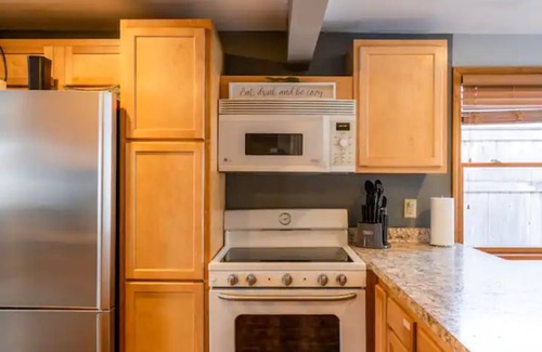 Milwaukee House | Cozy Single Family Home Away