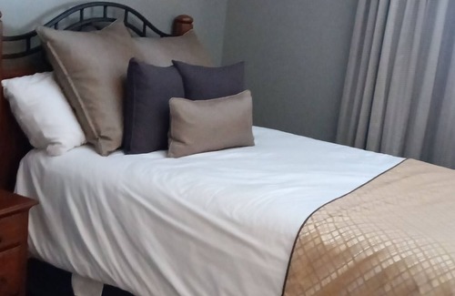Shawnee On Delaware Resort | Cozy ski & golf retreat in Poconos w/arts and game room close to hiking trails.