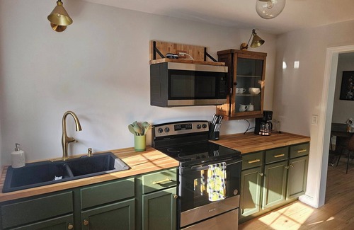 Mayville House | Cozy Small-Town Charmer