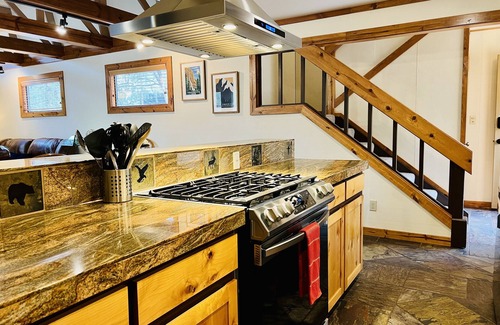 Sunriver House | Cozy, smoke-free, 2 BD 2 BA home, 6 adult MAX, 6 SHARC passes, steps to village