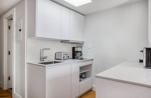 Columbus Apartment | Cozy South End Studio near T, Shops + Dining, by Blueground